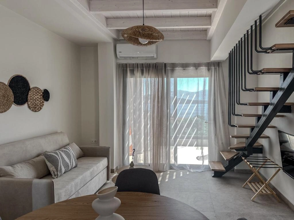 Suite 7 - Gallery 8